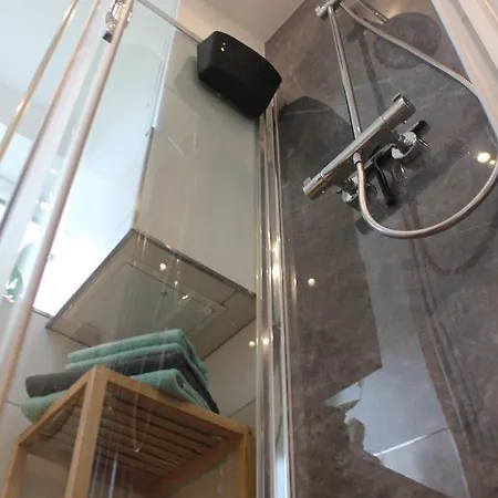 Living Near Ice/1&1/fashion Outlet *