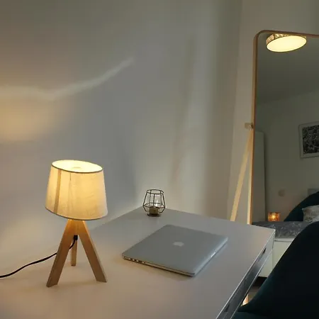 Apartment Living Near Ice/1&1/fashion Outlet *