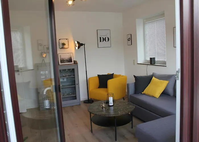 Apartment Living Near Ice/1&1/fashion Outlet *